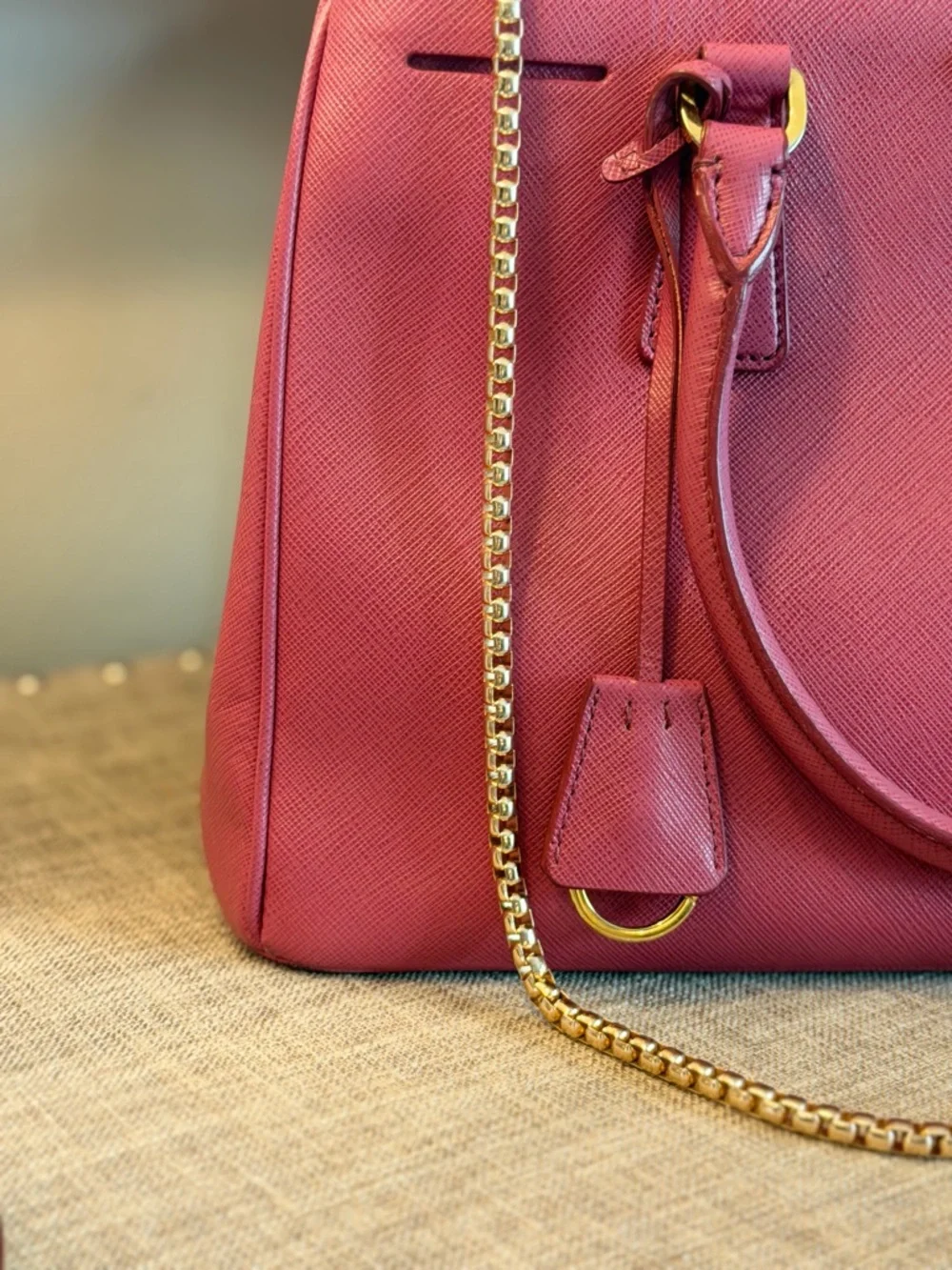 EUC Prada Pink Saffiano Leather Gold 50 in Crossbody Handbag Bow Charm dust bag - Picture 8 of 17